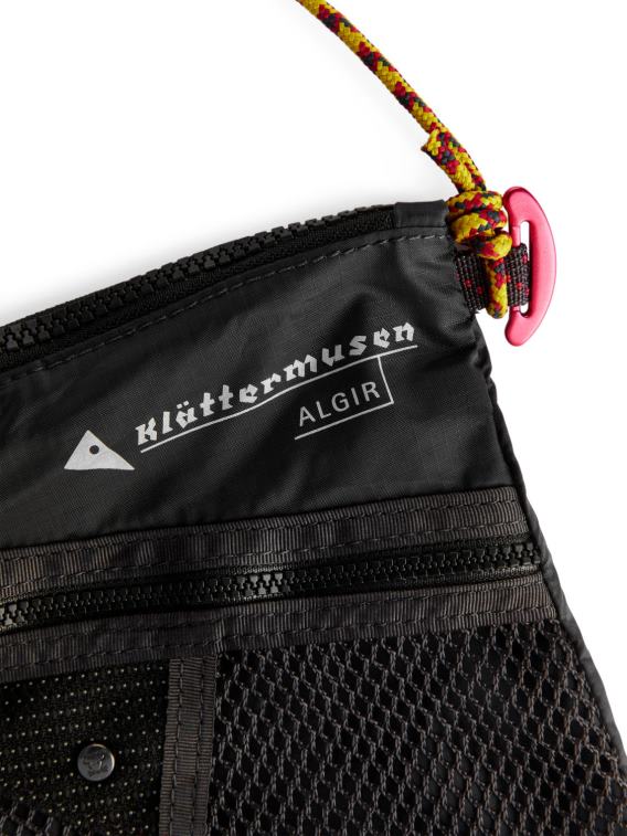 ARKET Tassen 0DXJP1199 zwart Klattermusen Algir accessoiretas unisex