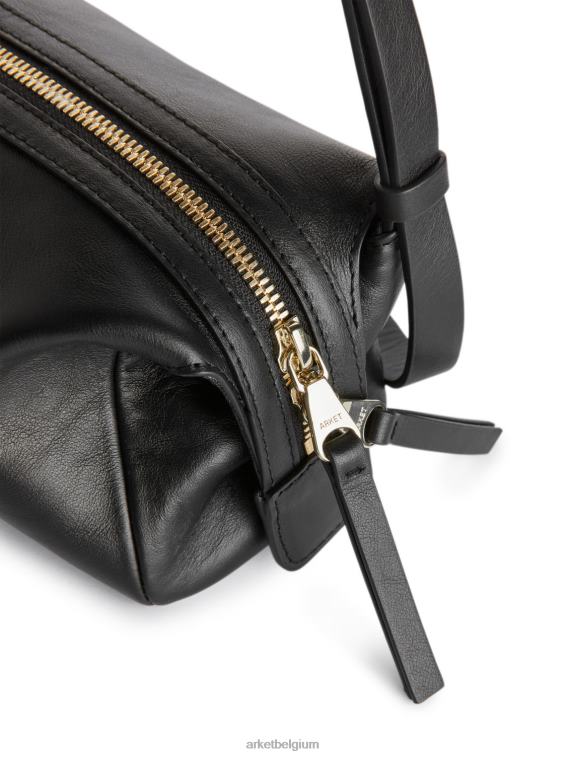 ARKET Tassen 0DXJP744 zwart boxy leren crossbodytas unisex