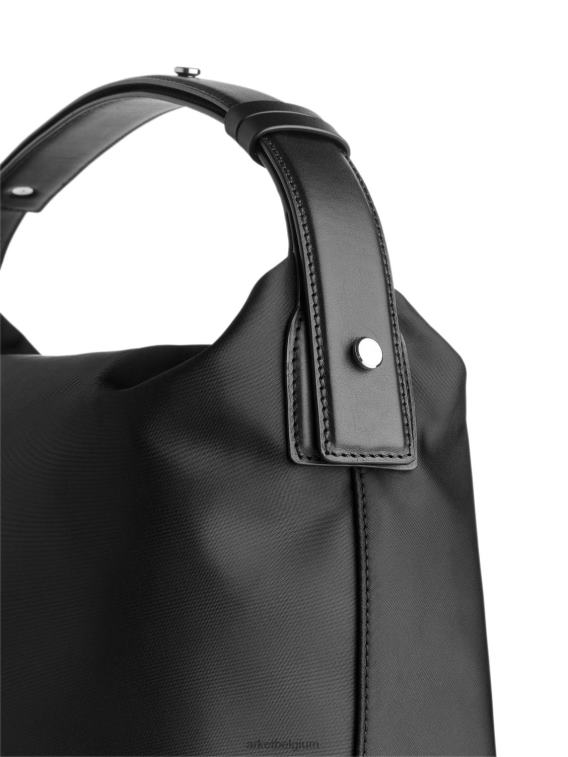 ARKET Tassen 0DXJP754 zwart lederen gedetailleerde schoudertas unisex